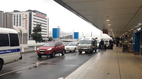 sydney international airport drop off.